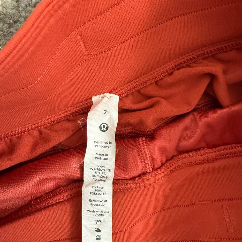 Lululemon joggers women’s size 2 - Picture 2 of 2